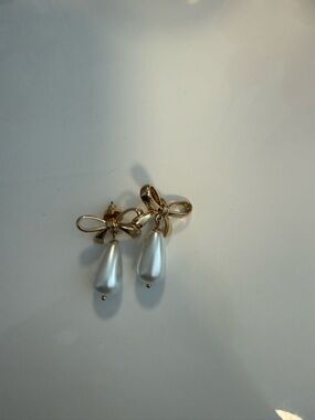 Gold Bow Earrings with White Teardrop Pearls